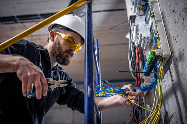 Best Affordable Emergency Electrician  in Iowa Falls, IA